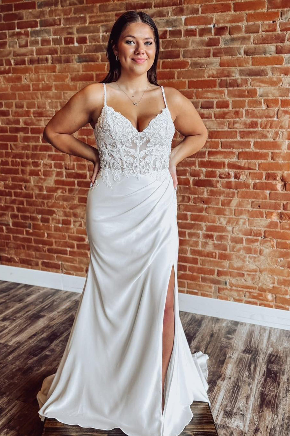 Mermaid V Neck Satin Lace Wedding Dresses for Bride Long Sleeves Wedding Gowns