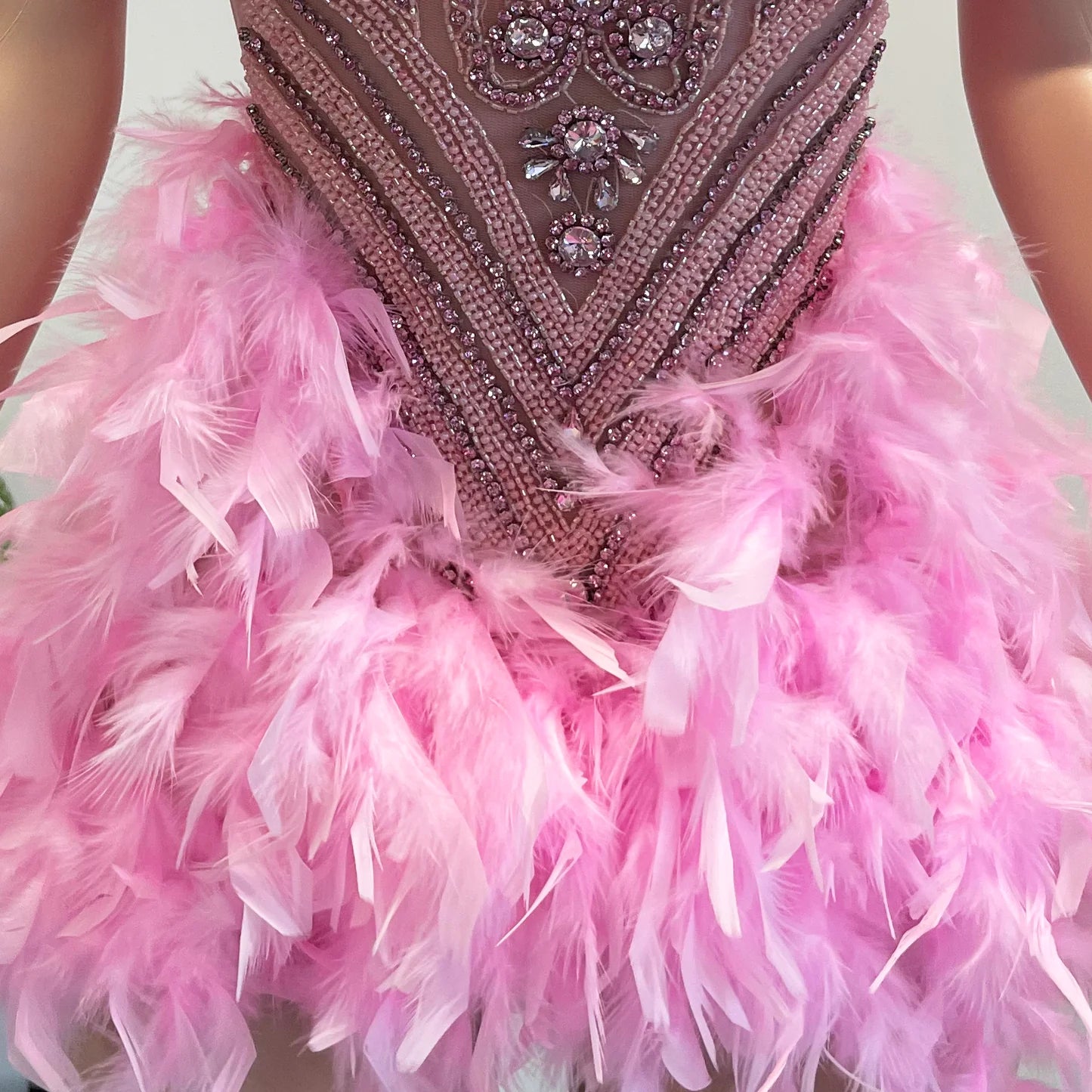 H2092 - Sexy Fitted Glitter Illusion Scoop Cap Sleeves Feathers Homecoming Dresses For Black Women