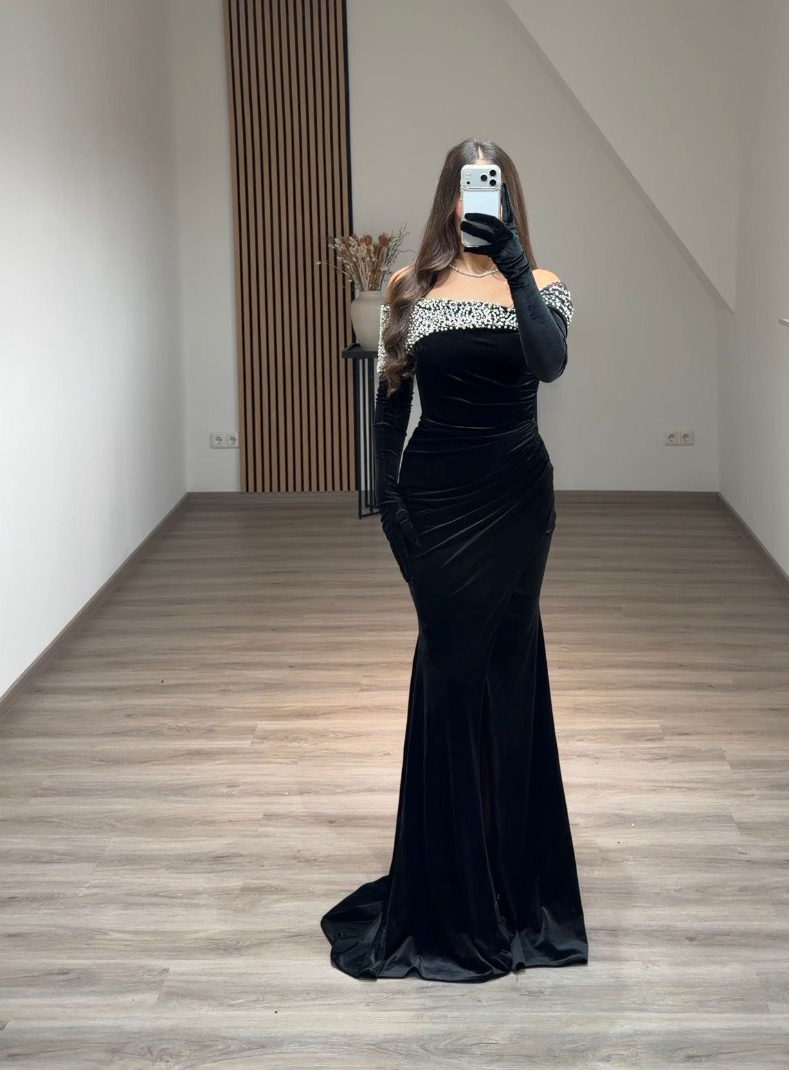 Black Long Sleeve Velvet Trumpet Pleated Floor-Length Evening Gowns