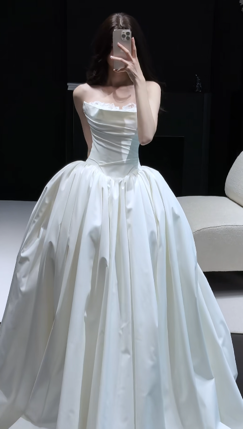 Timeless Strapless Ball Gown Satin Long Wedding Dresses White Bridal Gowns Sleeveless Bridal Dresses