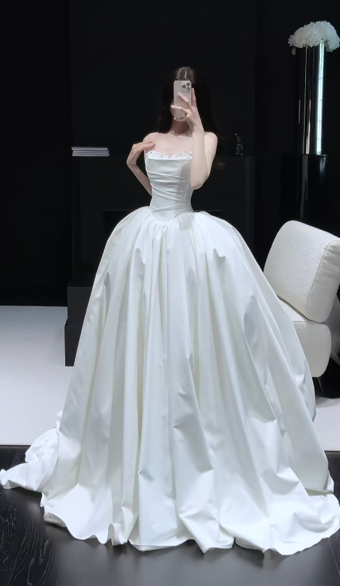 Timeless Strapless Ball Gown Satin Long Wedding Dresses White Bridal Gowns Sleeveless Bridal Dresses