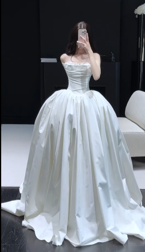 Timeless Strapless Ball Gown Satin Long Wedding Dresses White Bridal Gowns Sleeveless Bridal Dresses