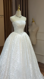 Timeless Strapless Ball Gown Lace Long Wedding Dresses Appliques White Bridal Gowns Sleeveless Bridal Dresses
