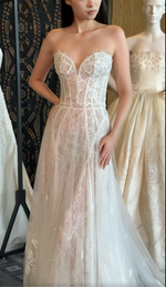 Timeless A-Line Tulle Long Wedding Dresses Applique White Bridal Dresses Sleeveless Bridal Gowns