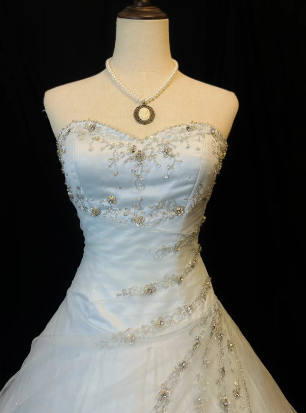 Vintage Ball Gown Tulle Long Wedding Dresses, Beaded White Bridal Gowns Sleeveless Bridal Dresses