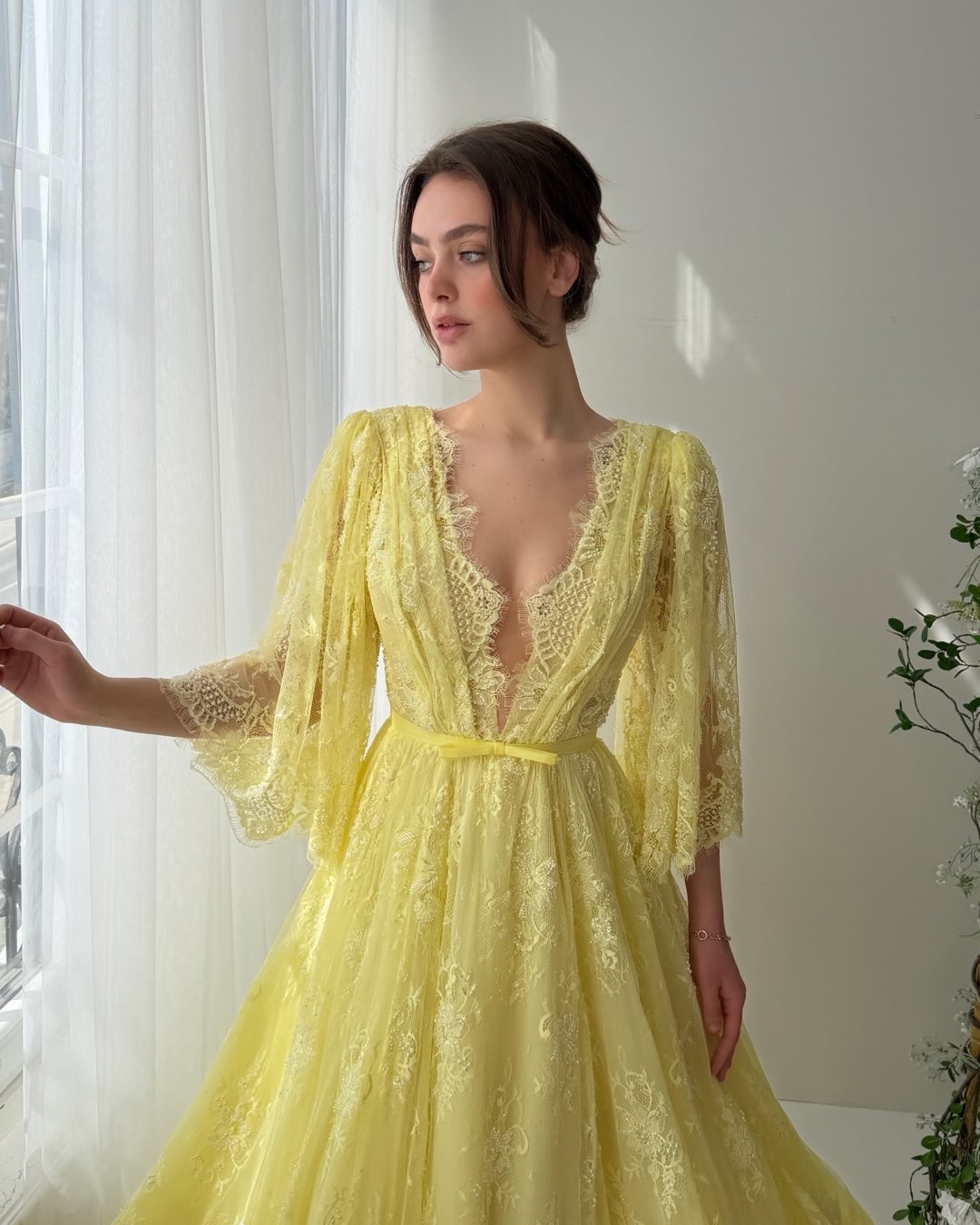 Yellow V-Neck Long Sleeveless A-Line Floor-Length Evening Dress