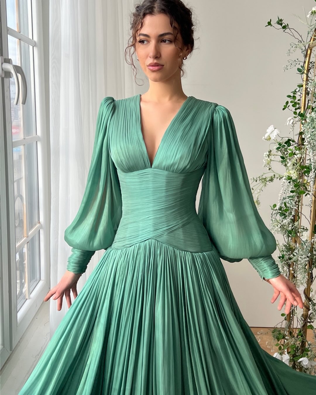 Green V-Neck Long Sleeveless A-Line Floor-Length Evening Dress