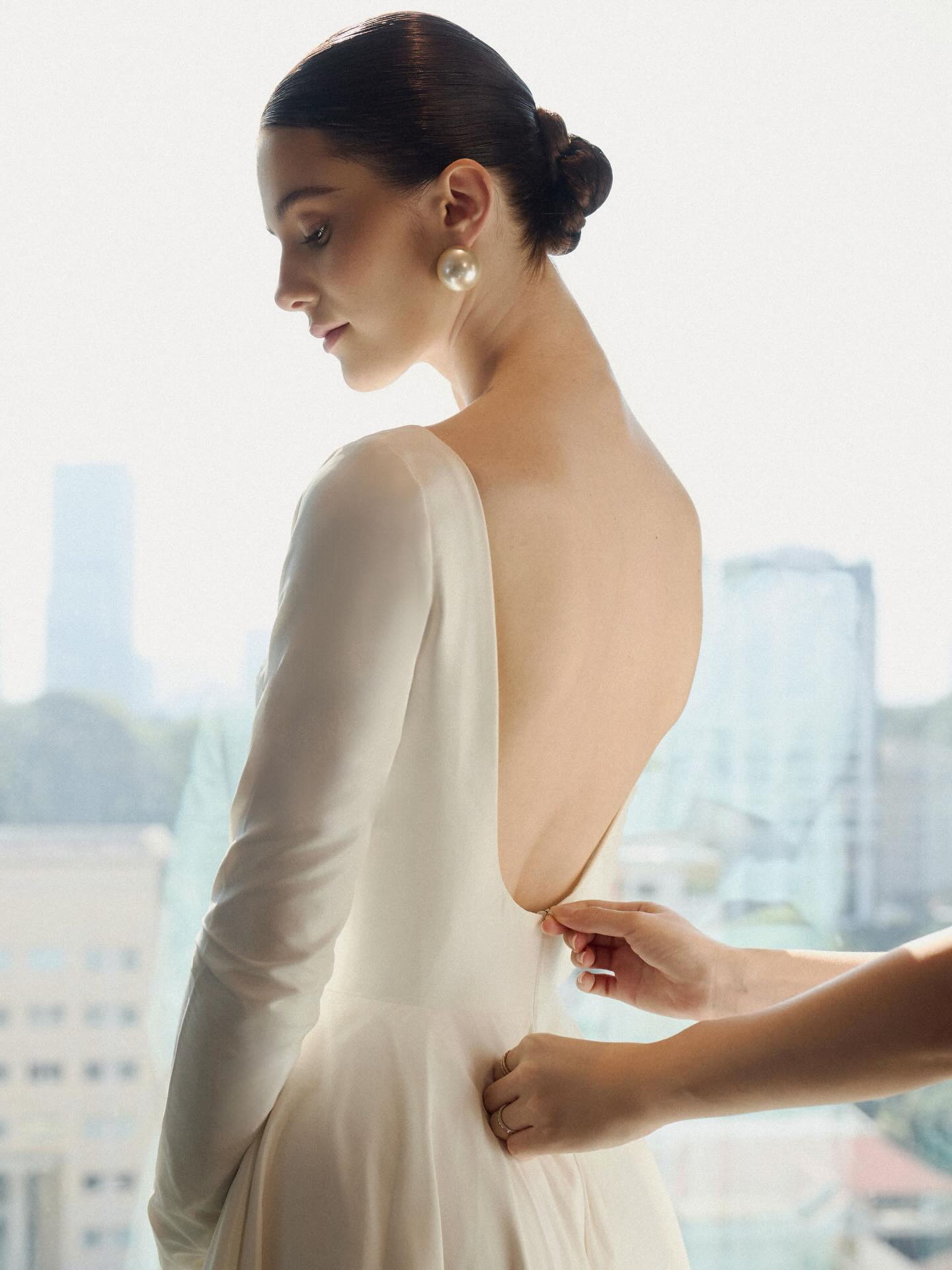 Elegant Long Sleeve Backless A-Line Floor-Length Wedding Dress
