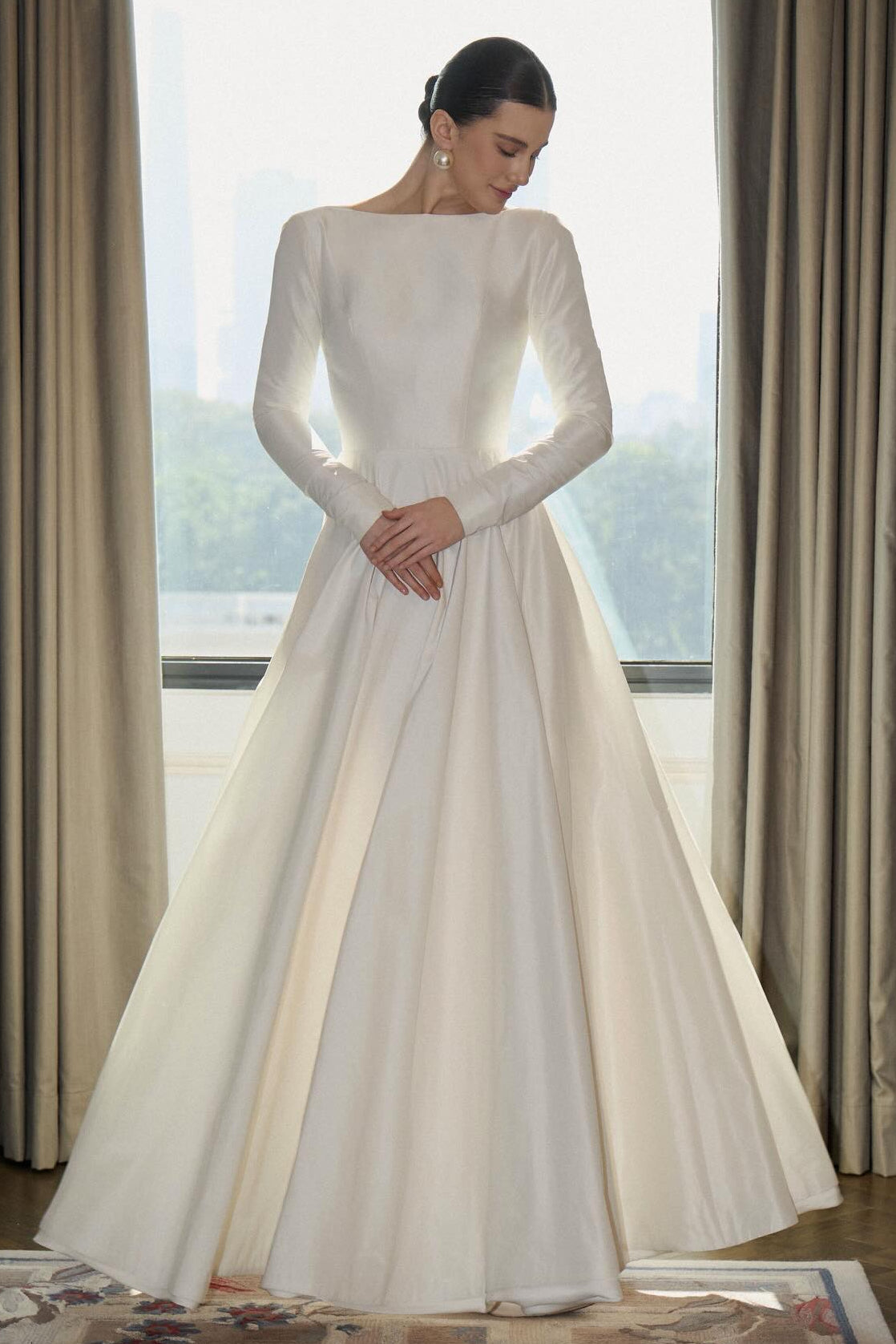Elegant Long Sleeve Backless A-Line Floor-Length Wedding Dress
