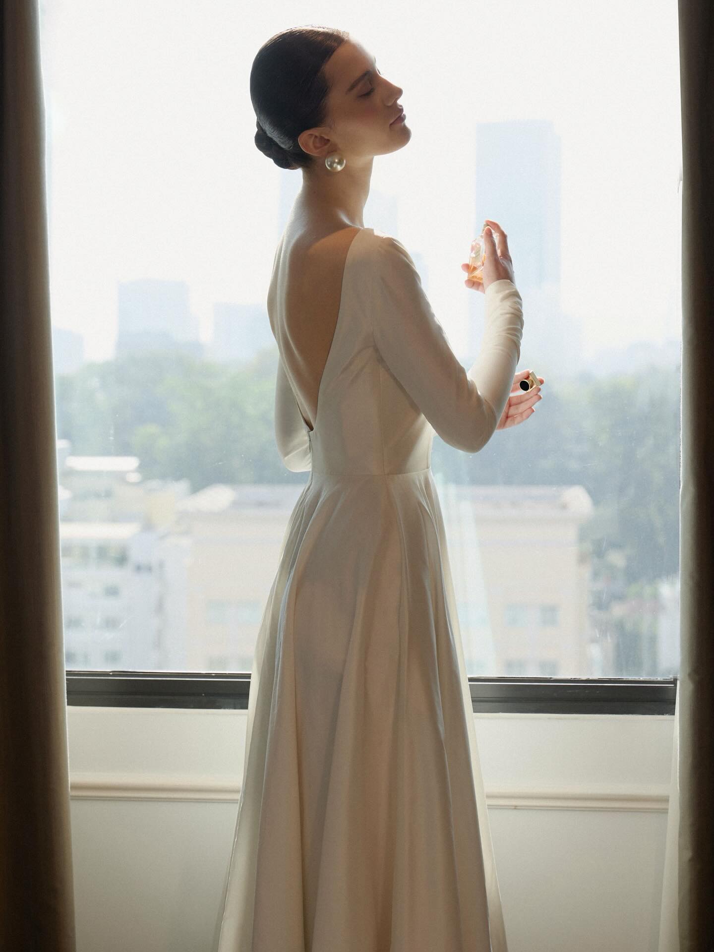 Elegant Long Sleeve Backless A-Line Floor-Length Wedding Dress