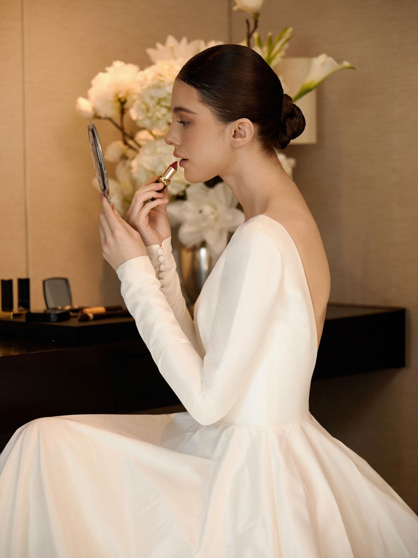 Elegant Long Sleeve Backless A-Line Floor-Length Wedding Dress