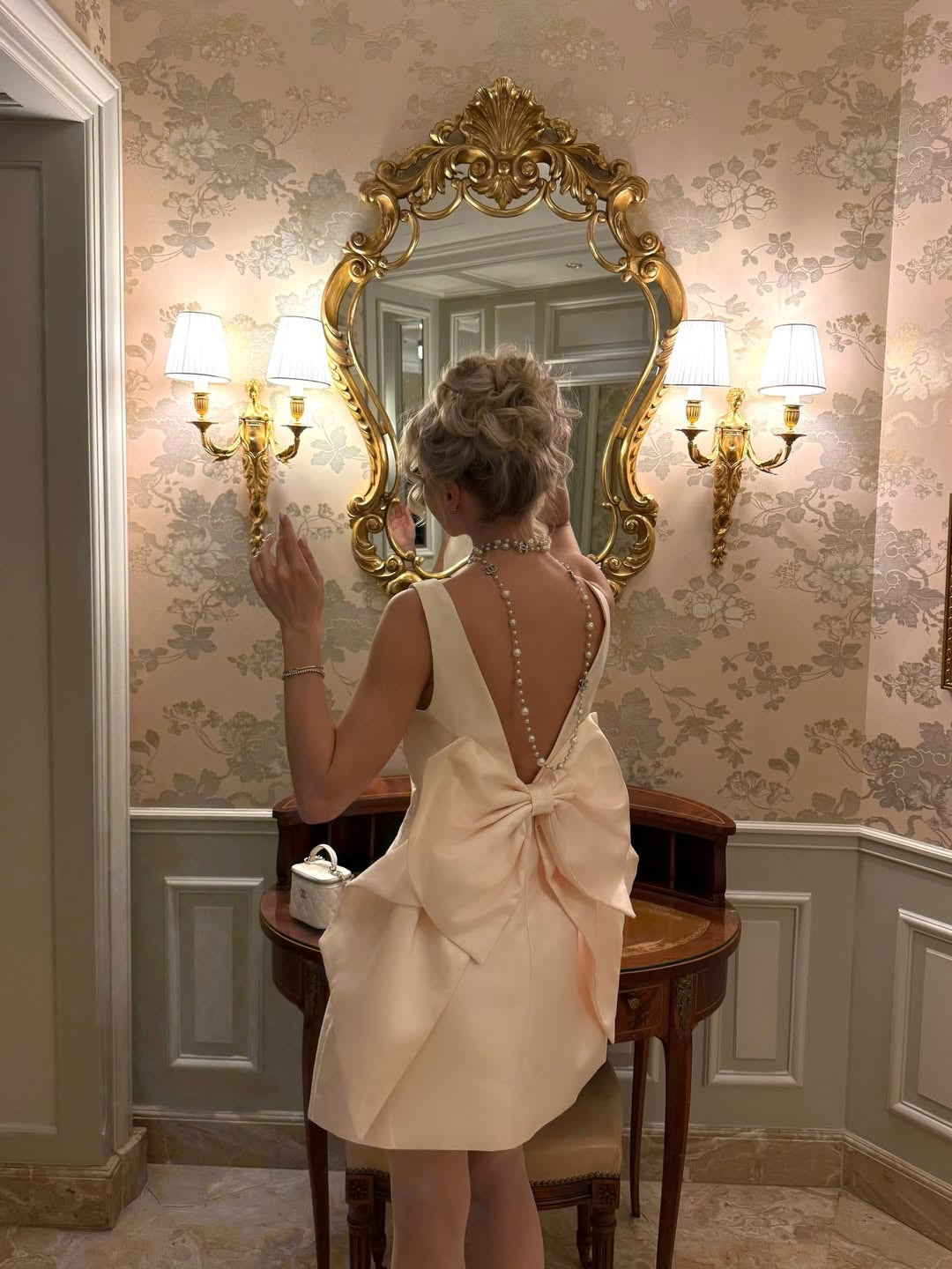 Backless Bow Sleeveless Short Mini Wedding Dress