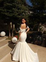 Off the Shoulder Sleeveless Applique Mermaid Wedding Dress