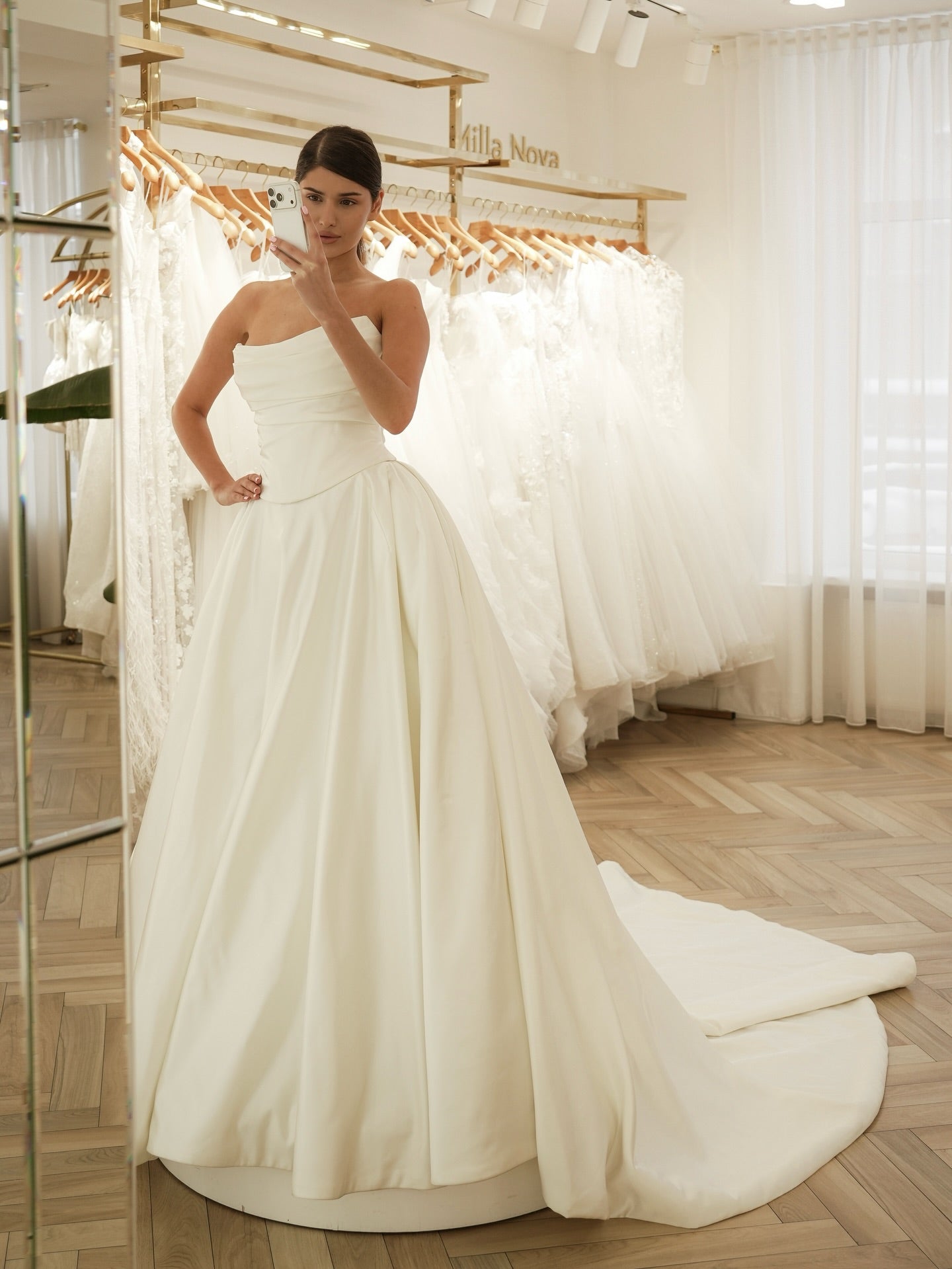 Sweetheart Sleeveless A-Line Floor-Length Wedding Dress