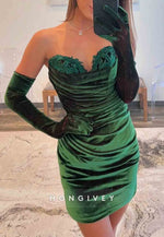 Dark Green Bodycon Sweetheart Short Velvet Homecoming Dress with Pleating