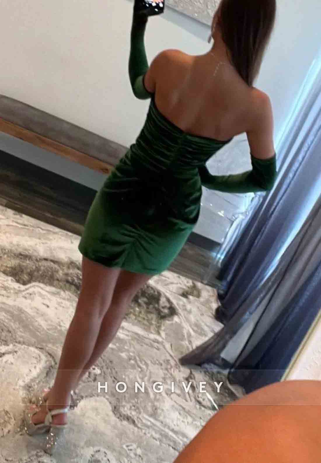 Dark Green Bodycon Sweetheart Short Velvet Homecoming Dress with Pleating