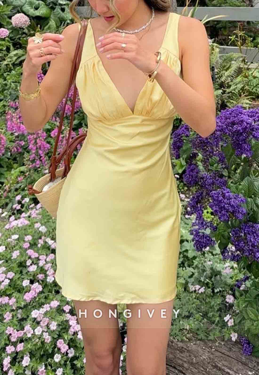 Fitted Sheath V Neck Yellow Satin Short Homecoming Dress with Ruched