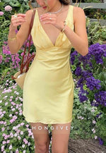 Fitted Sheath V Neck Yellow Satin Short Homecoming Dress with Ruched