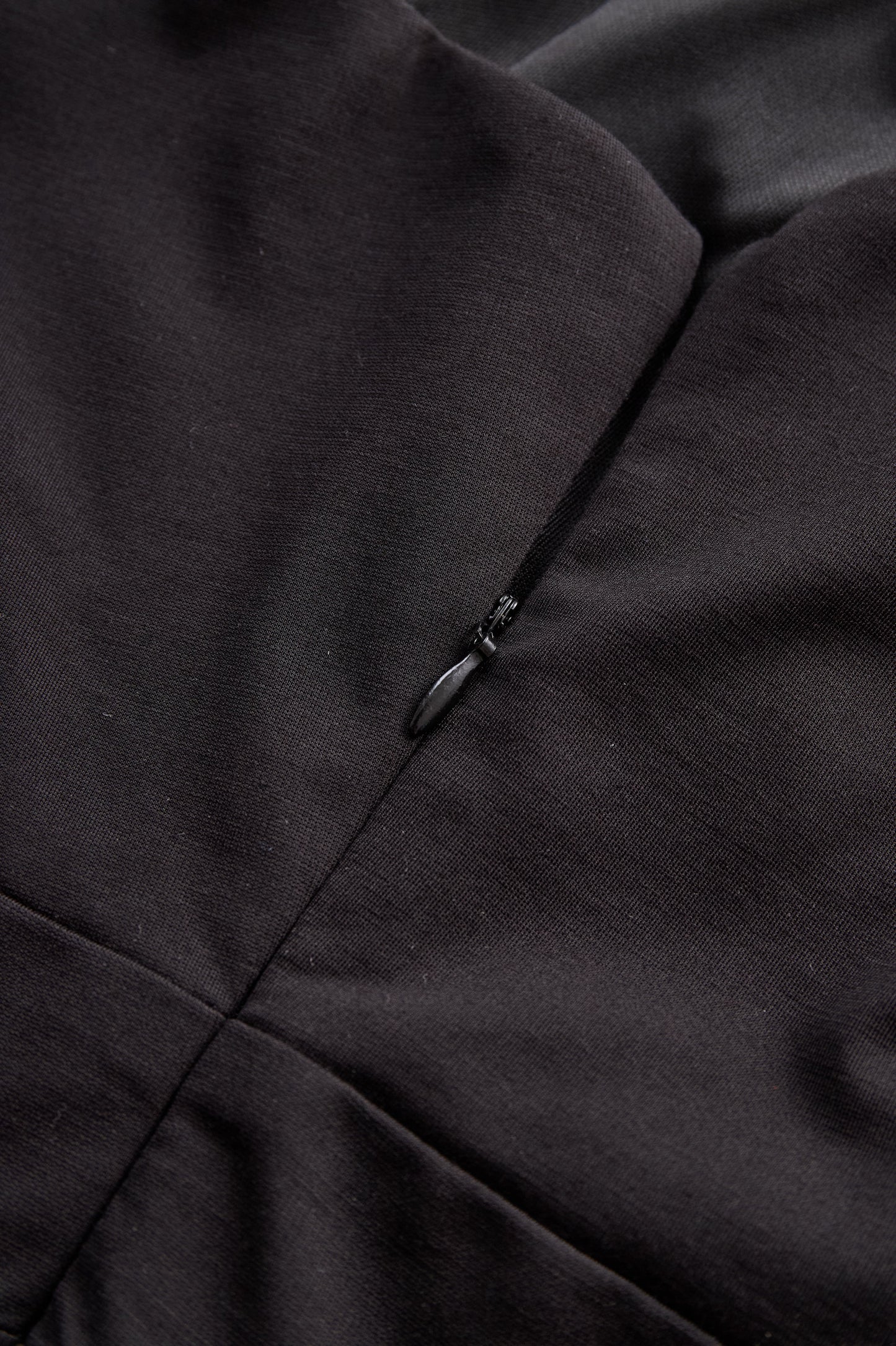 Stylish Plain One-Shoulder Evening Dress with Metallic Pleated