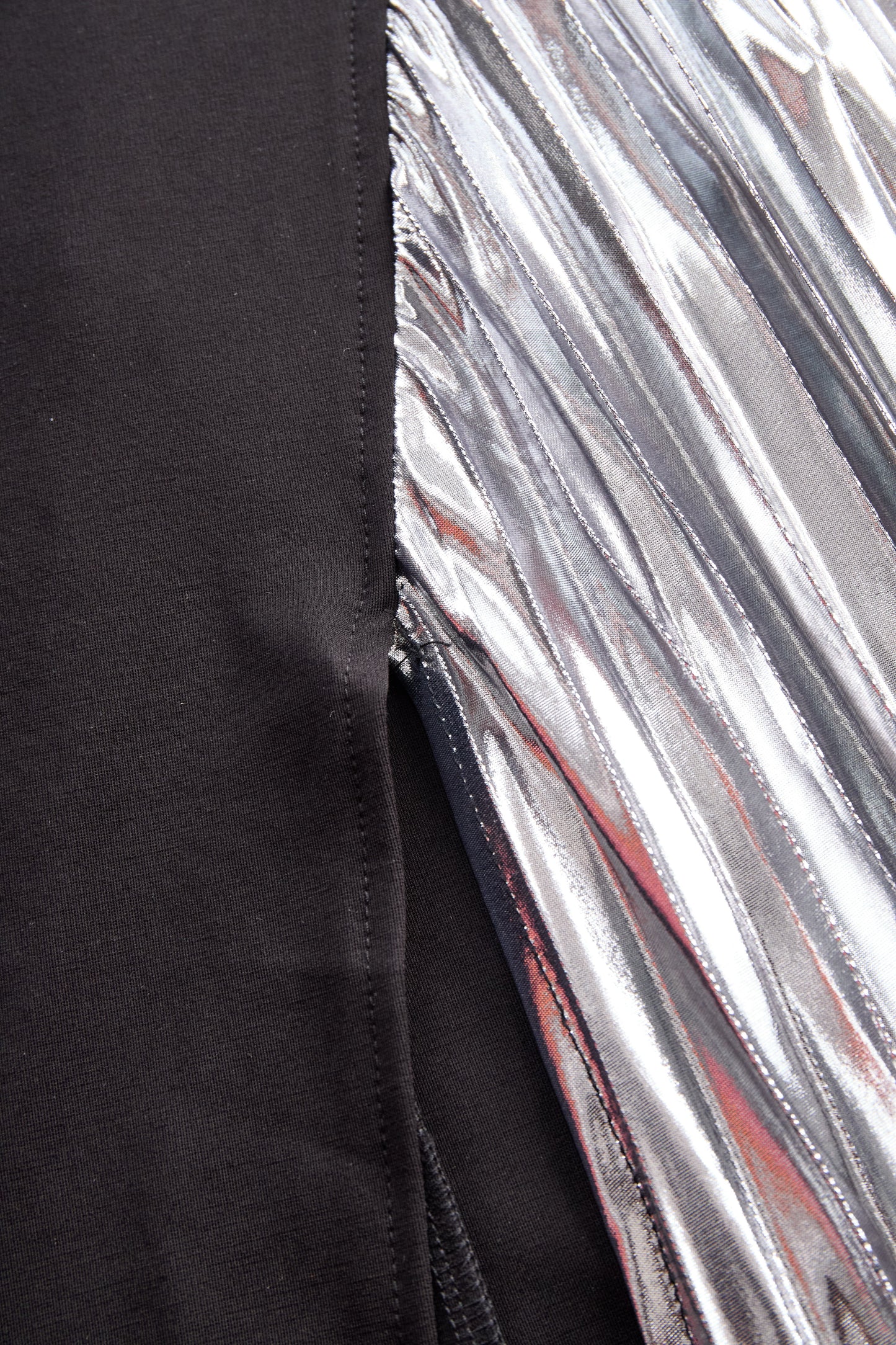 Stylish Plain One-Shoulder Evening Dress with Metallic Pleated