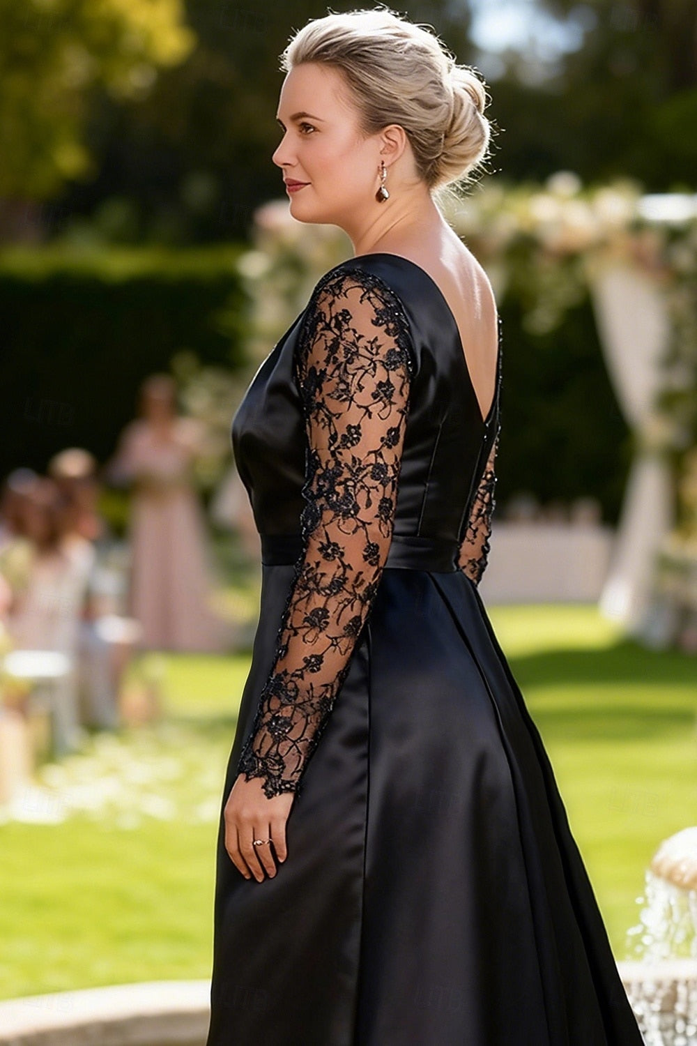 Black V-Neck Long Sleeve A-Line Backless Women Evening Dress