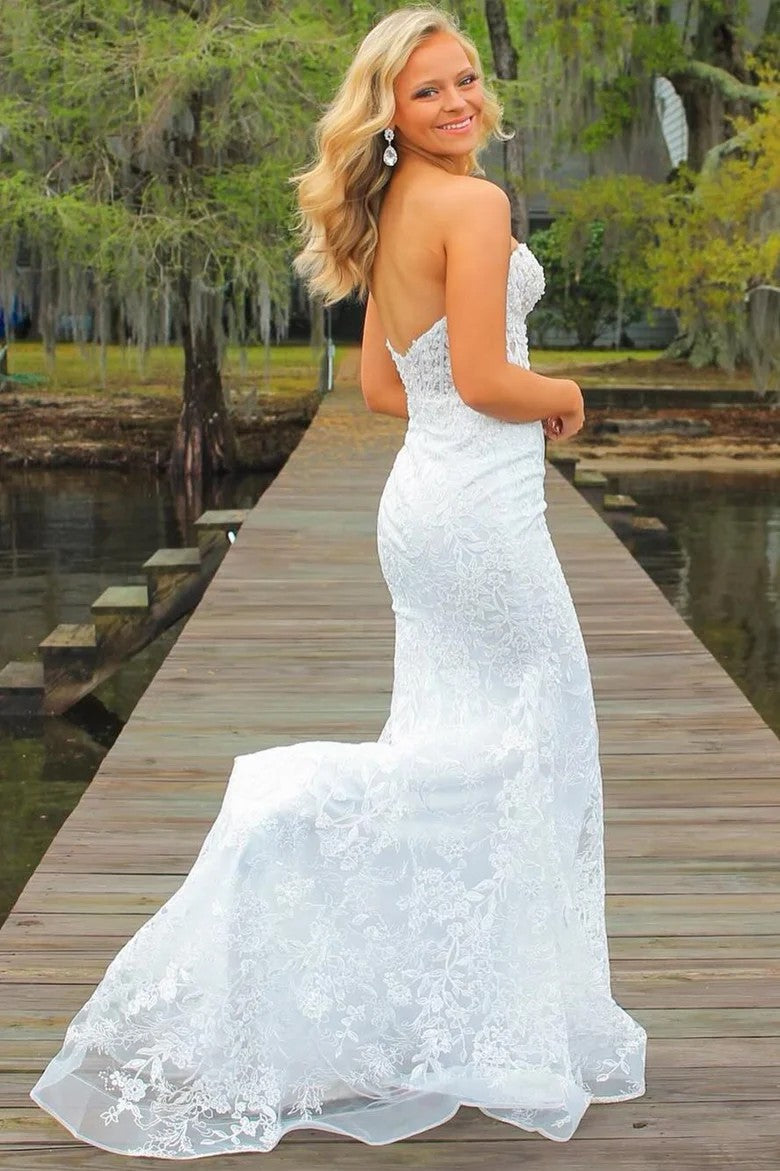 Elegant Lace Appliqué Sweetheart Keyhole Trumpet Prom Gown