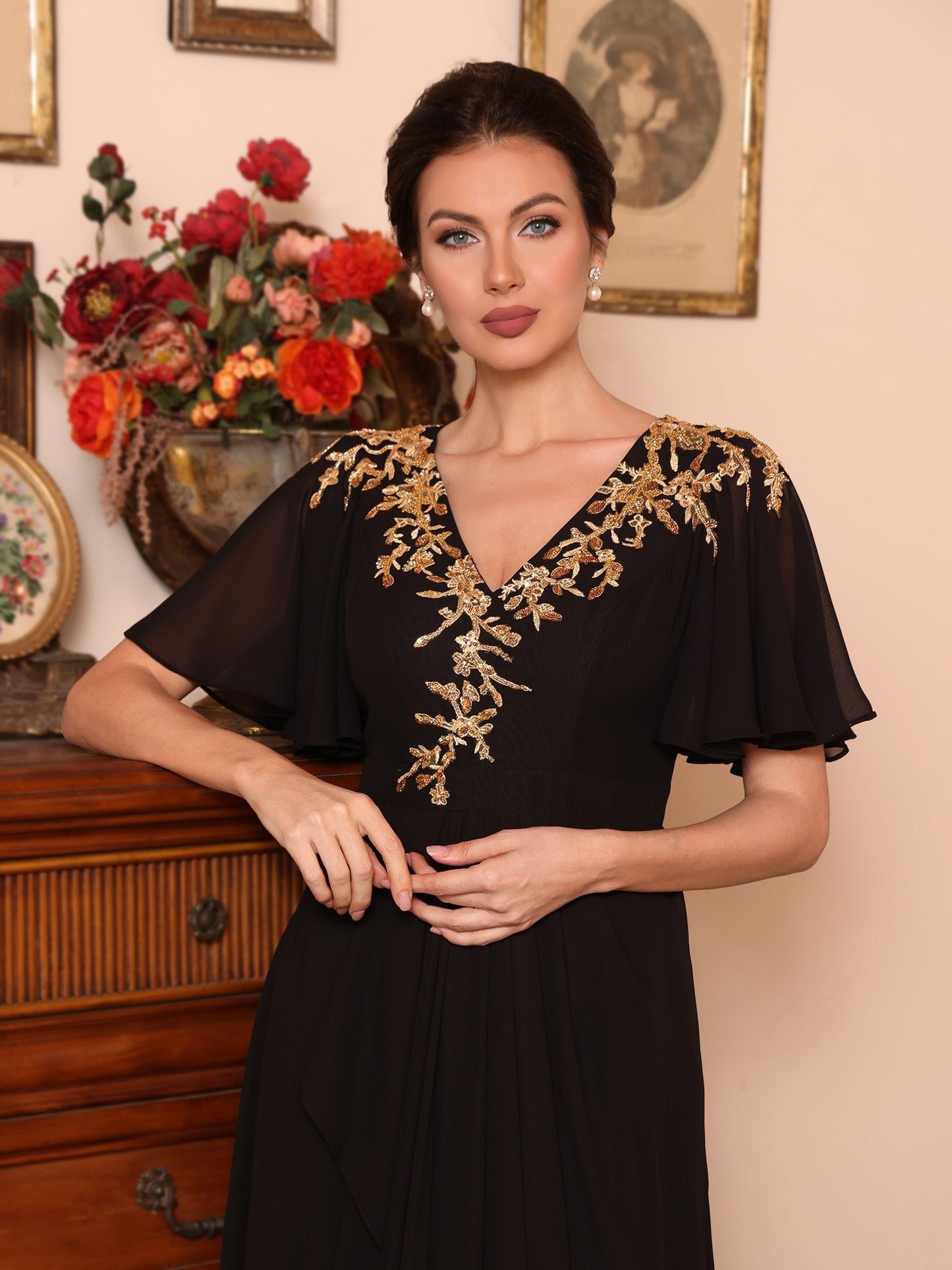 V-Neck Chiffon Mother of the Bride Dresses Appliques Floor-Length Short Sleeves Ruffles