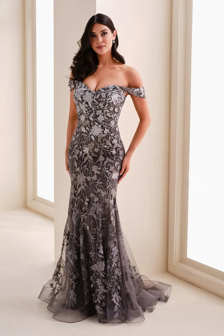 Off the Shoulder Sleeveless Applique Mermaid Tulle Evening Dress