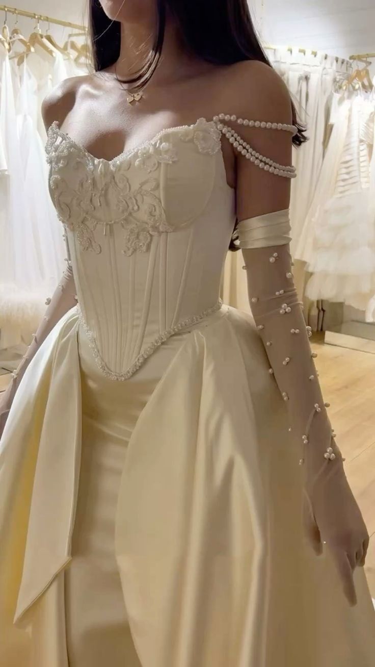Off The Shoulder Appliques Wedding Dresses Ivory Beaded Wedding Ball Gown