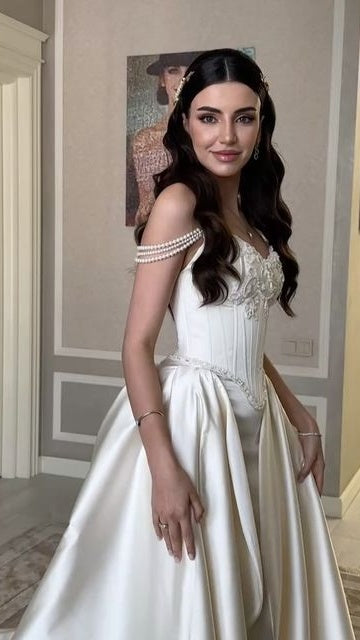 Off The Shoulder Appliques Wedding Dresses Ivory Beaded Wedding Ball Gown