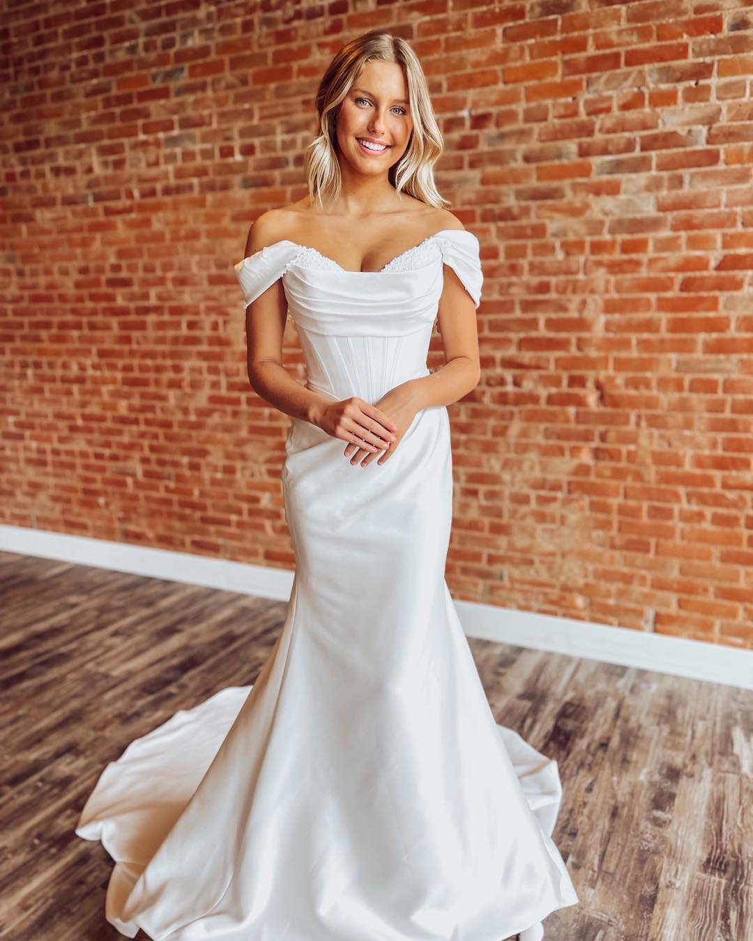 Off Shoulder Wedding Dresses for Bride Satin Corset Crystal Beaded Bridal Wedding Gowns