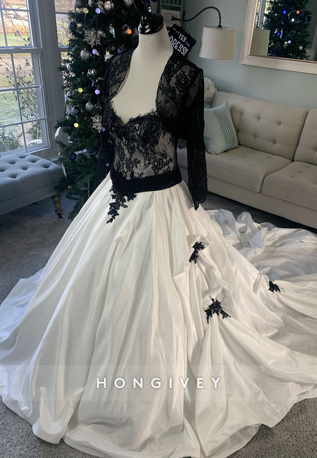 Medieval Black Lace Satin White Wedding Dress with Removable Skirt