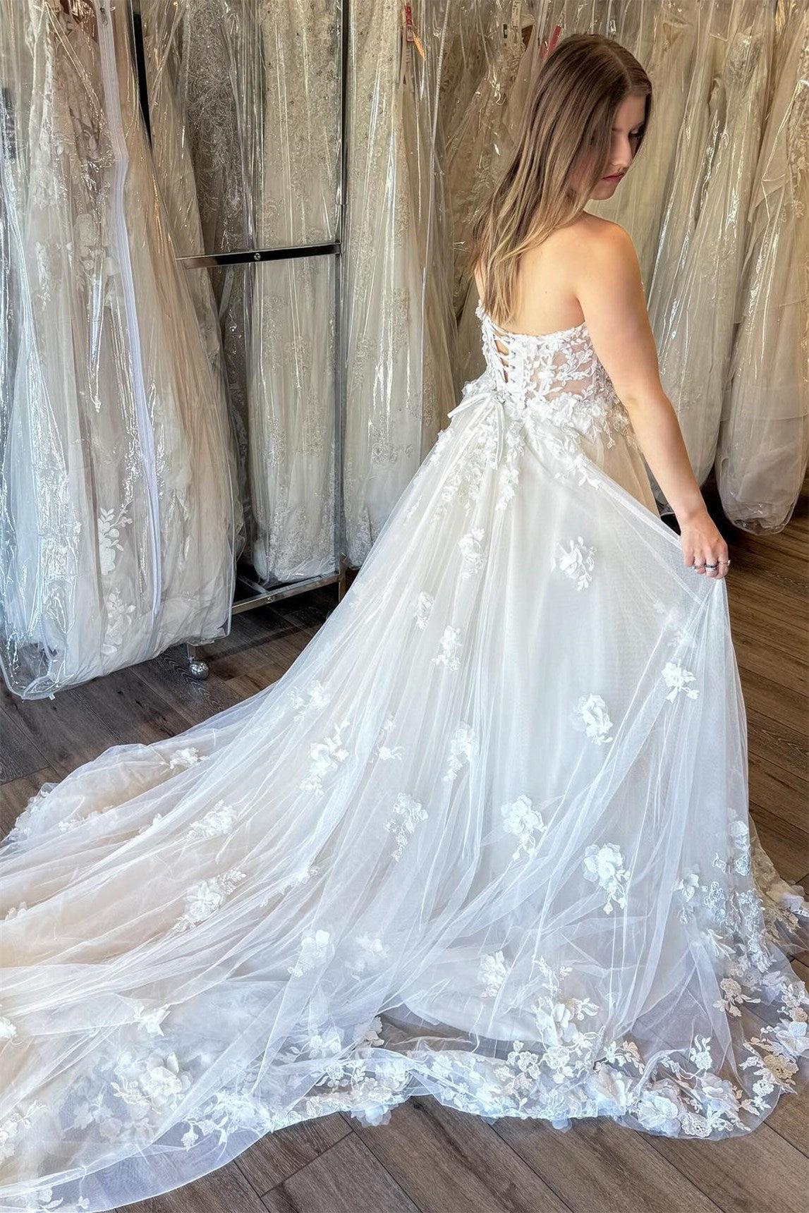 Glamorous Strapless Tulle Sleeveless Wedding Dresses Appliques Lace A-Line With Lace-Up Back