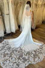 Charming Straps Sleeveless Satin Mermaid Wedding Dresses Appliques Lace Open Back With Buttons