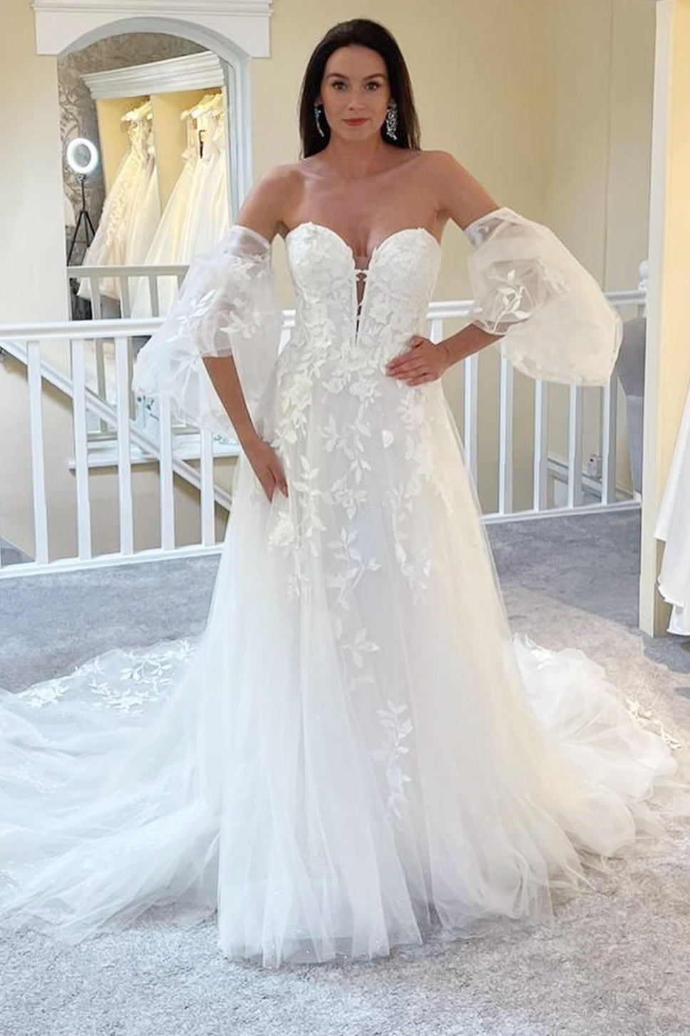 Luxury Sweetheart Strapless Tulle Wedding Dress A-Line Appliques Lace With Detachable Sleeves