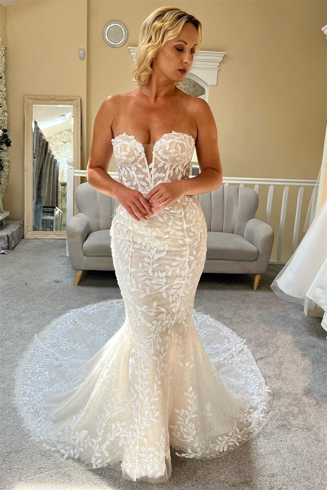 Chic Strapless Sweetheart Sleeveless Wedding Dresses Mermaid Sequins Lace Open Back Sheath On Sale