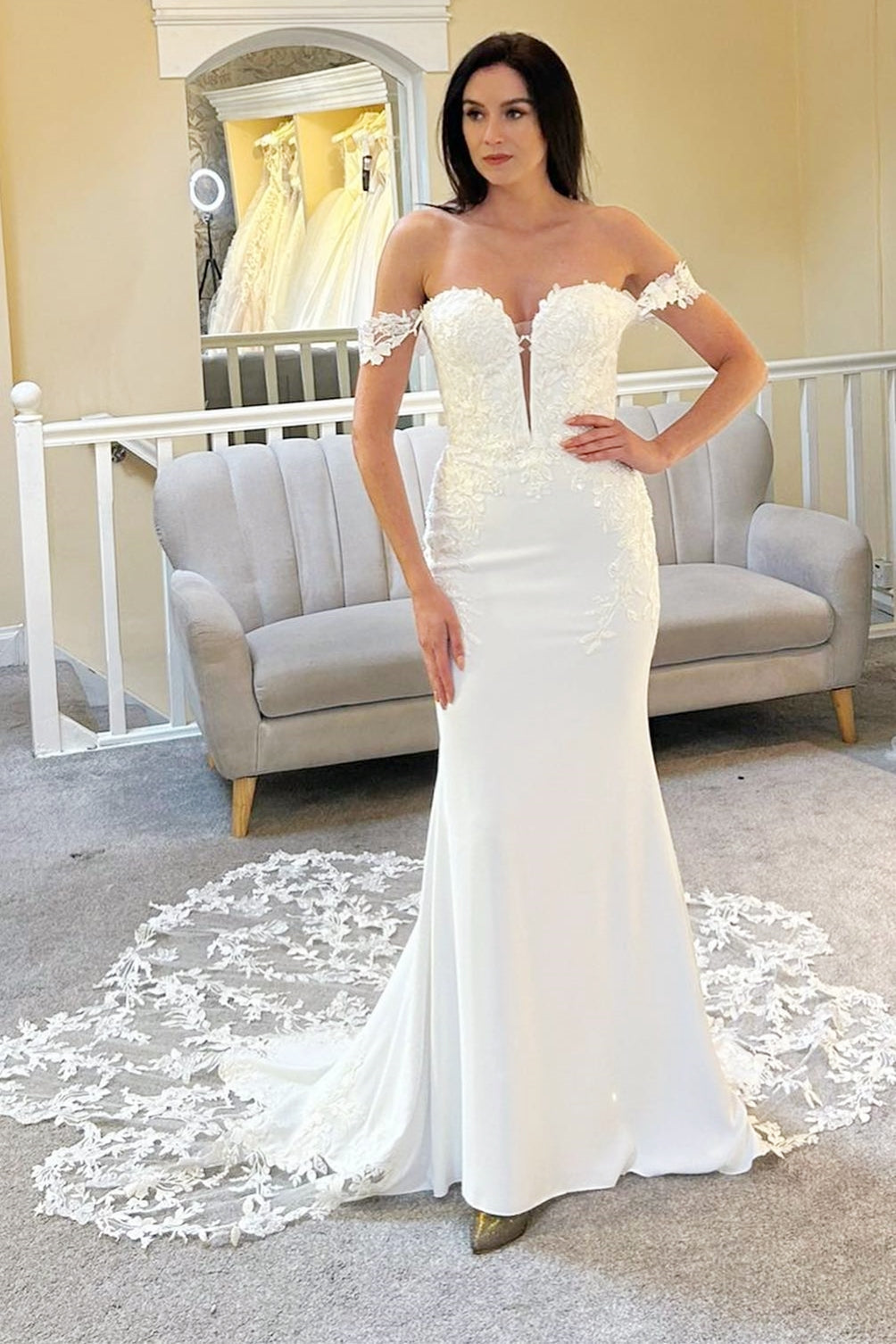 Elegant Sweetheart Off-The-Shoulder Mermaid Wedding Dress Satin Sleeveless zipper Back With Appliques Lace