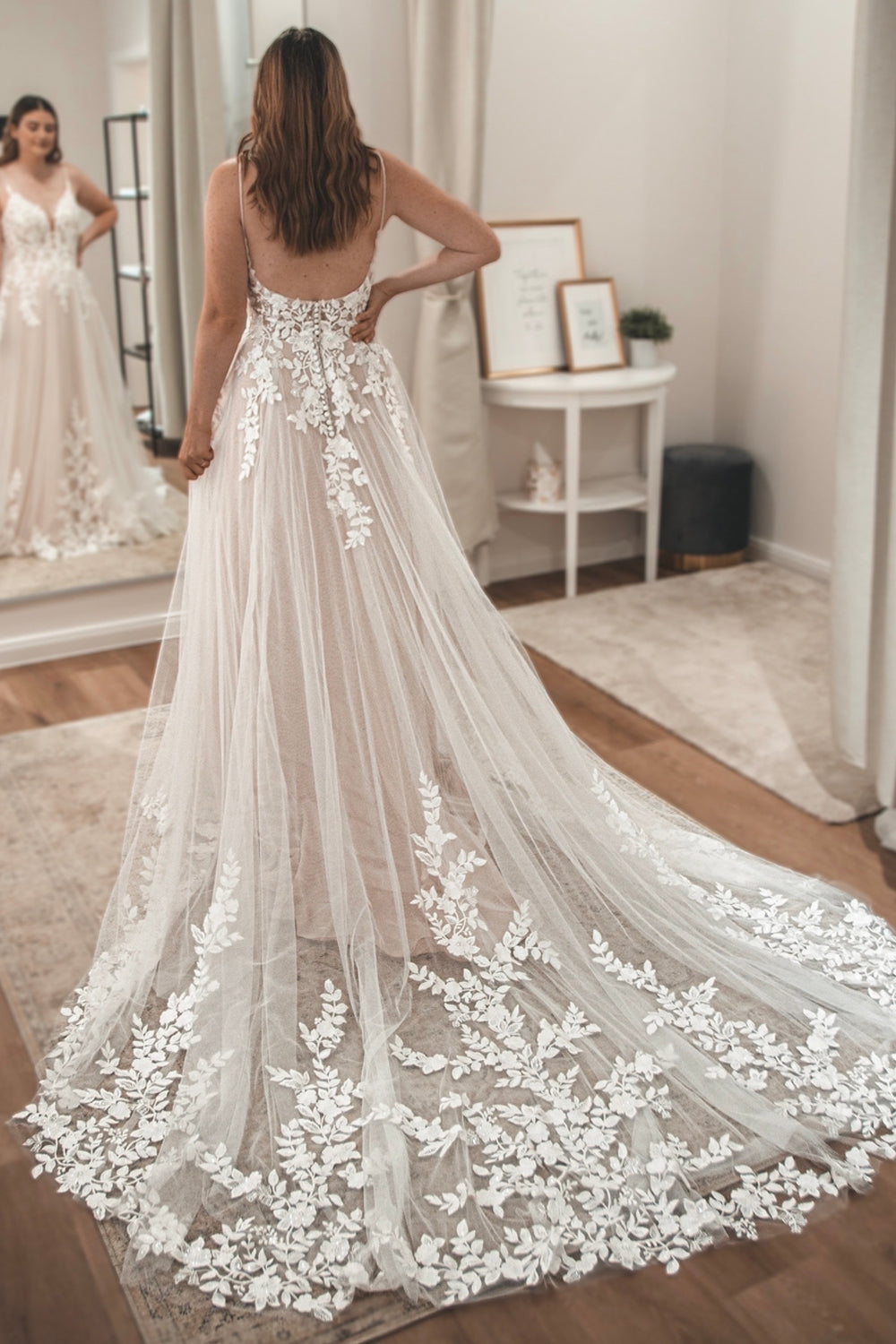 A Line V Neck Tulle Lace Wedding Dresses