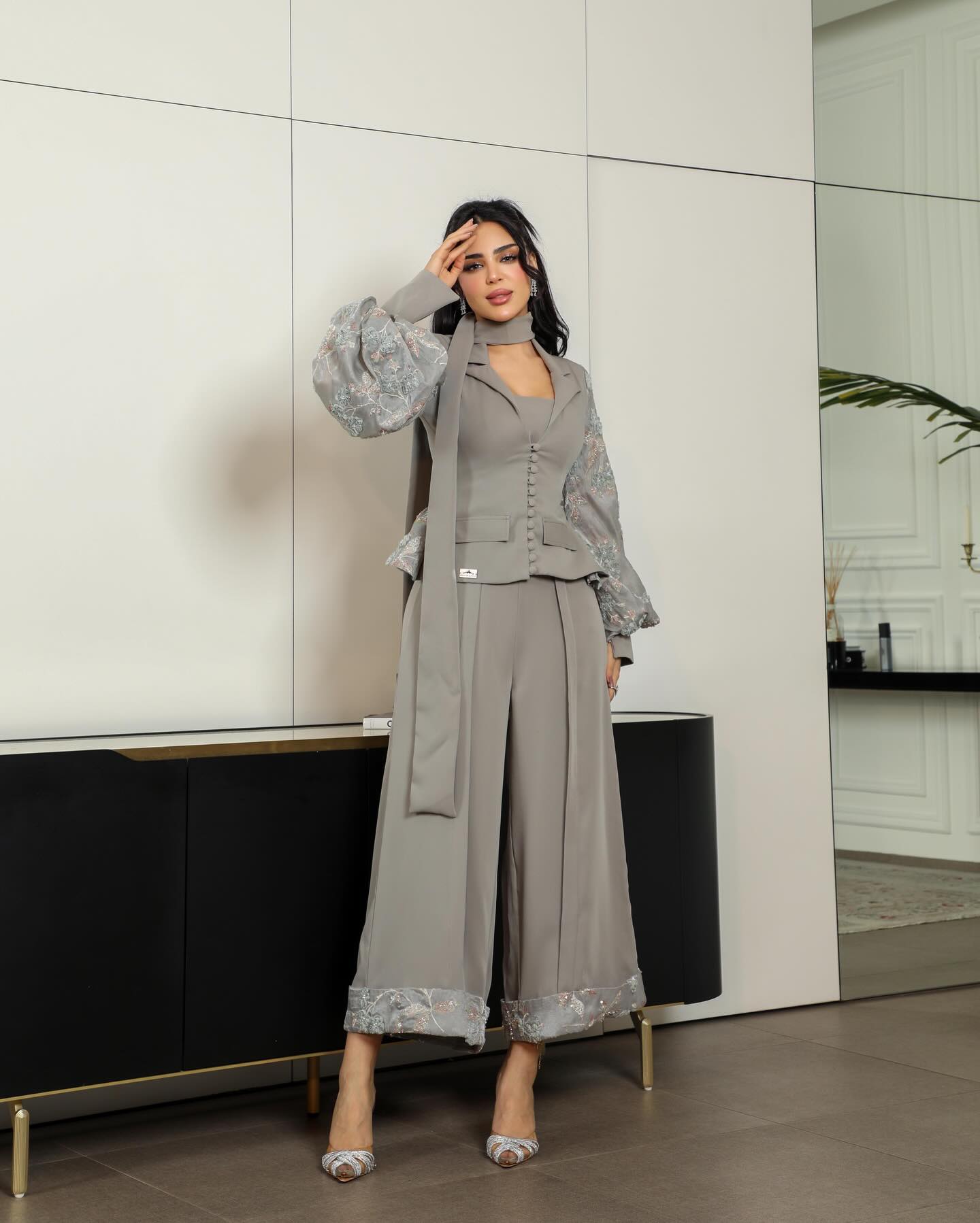 Elegant Two-Piece Pantsuit with Balloon Sleeves