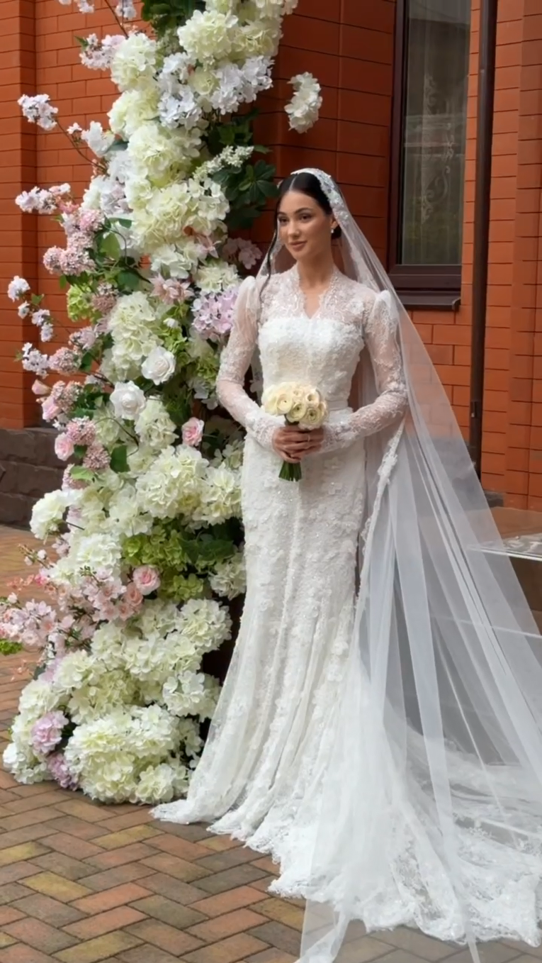 Lace Mermaid Wedding Dress with Long Sleeves