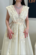 Floral Applique V-Neck A-Line Formal Gown
