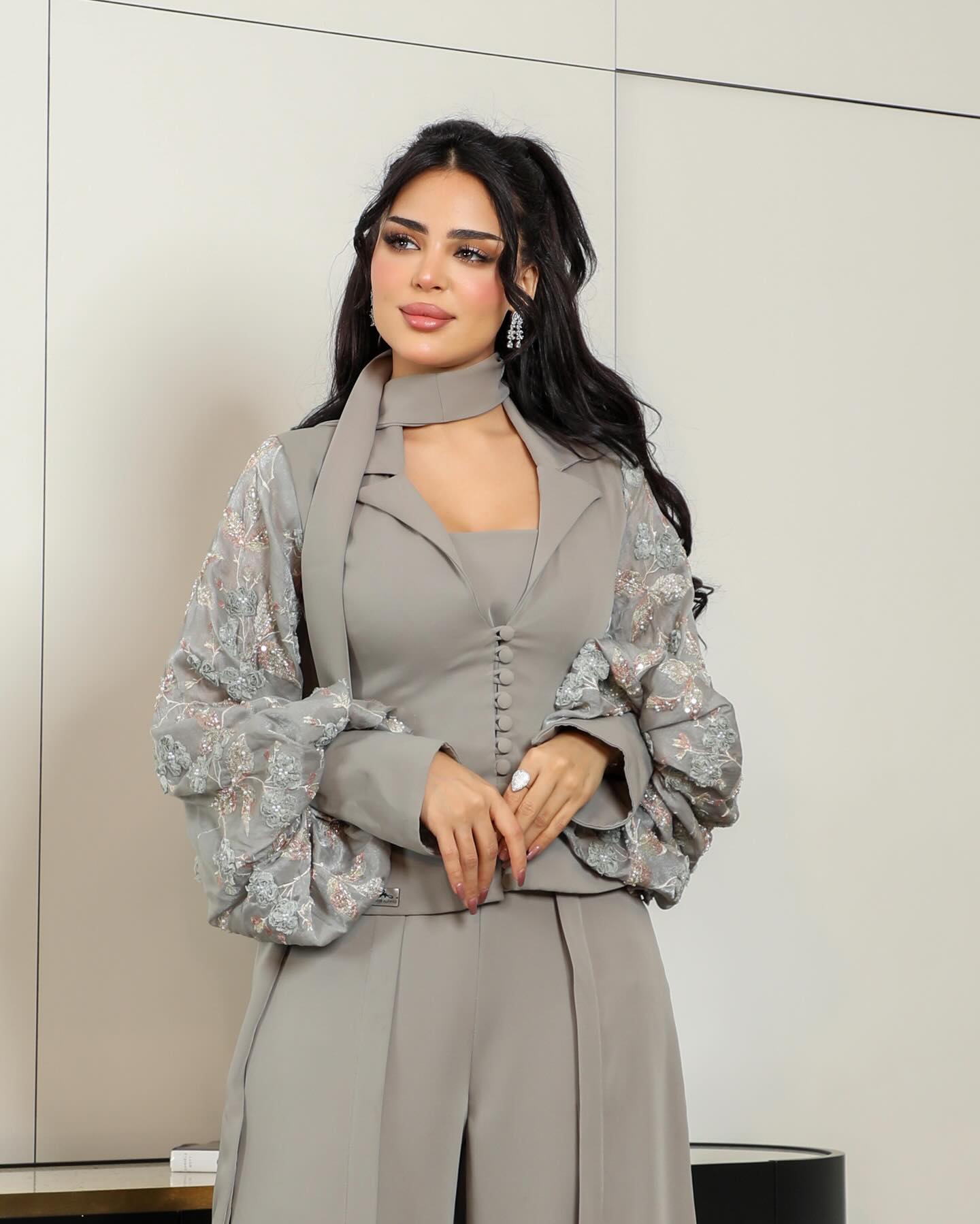 Elegant Two-Piece Pantsuit with Balloon Sleeves