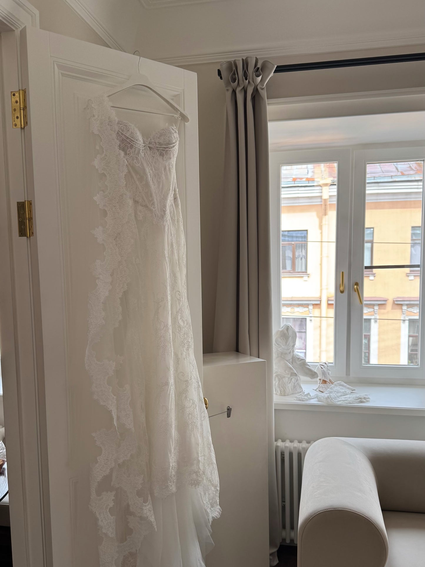 Off-Shoulder Lace Mermaid Bridal Gown with Train