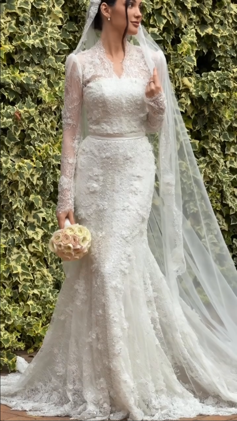 Lace Mermaid Wedding Dress with Long Sleeves