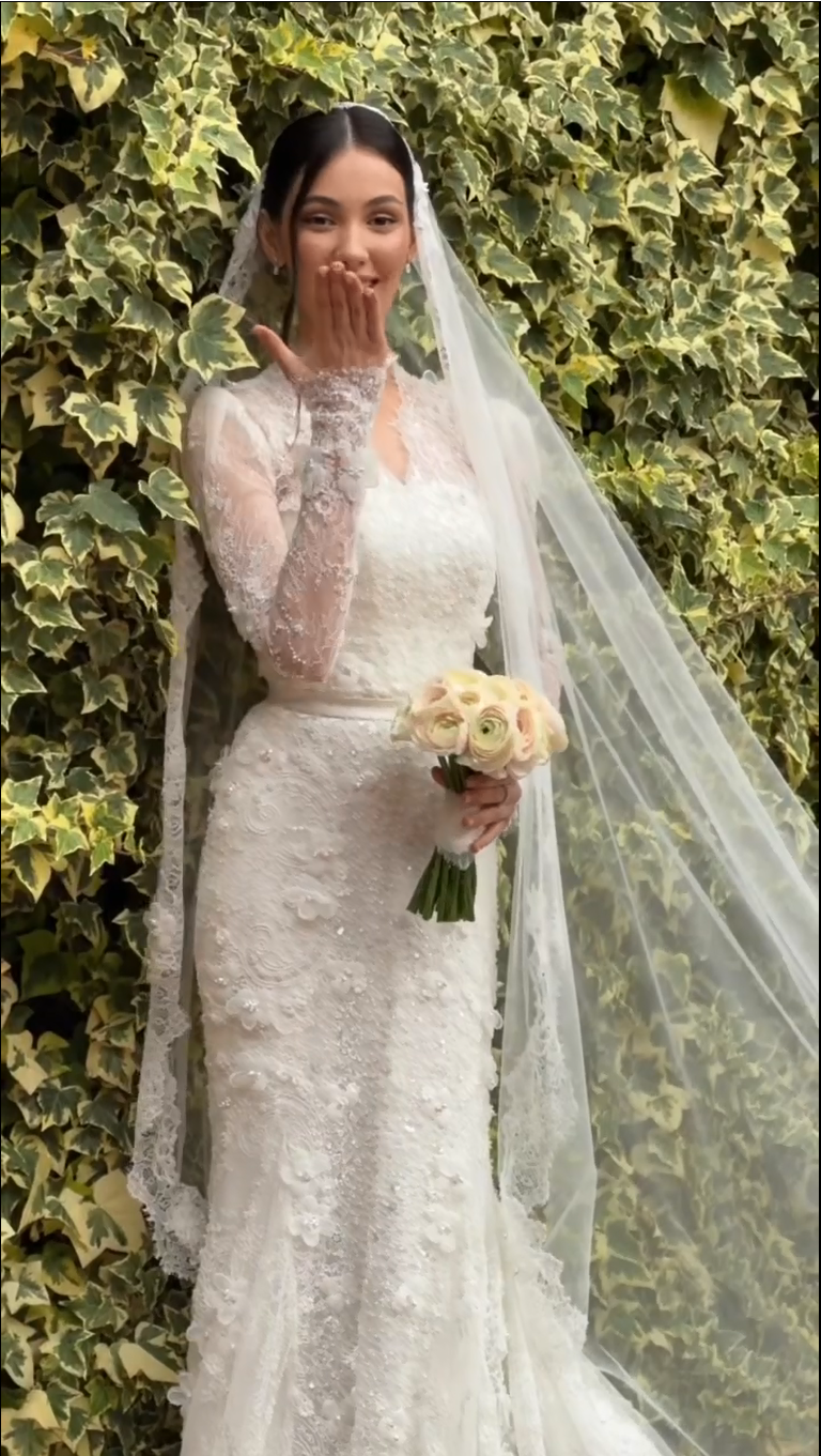 Lace Mermaid Wedding Dress with Long Sleeves