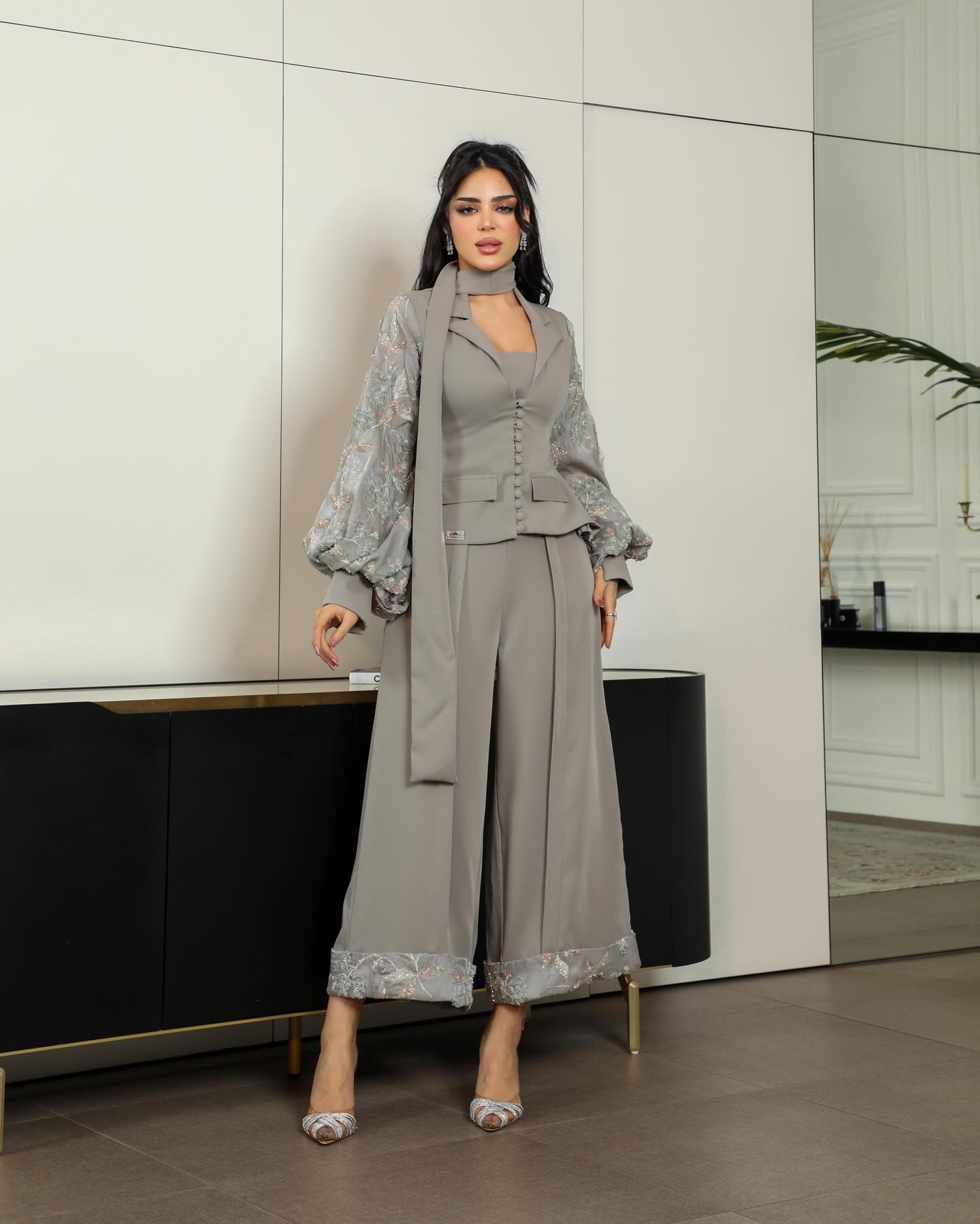 Elegant Two-Piece Pantsuit with Balloon Sleeves