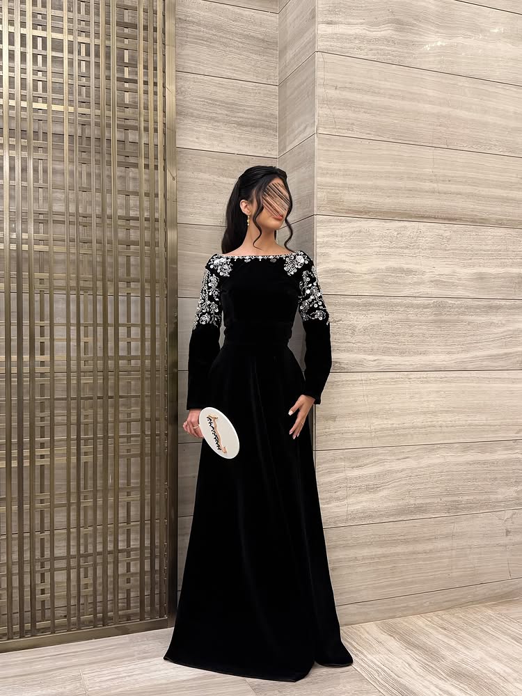 Elegant Black Long Sleeve Sequins Applique A-Line Floor-Length Evening Dress