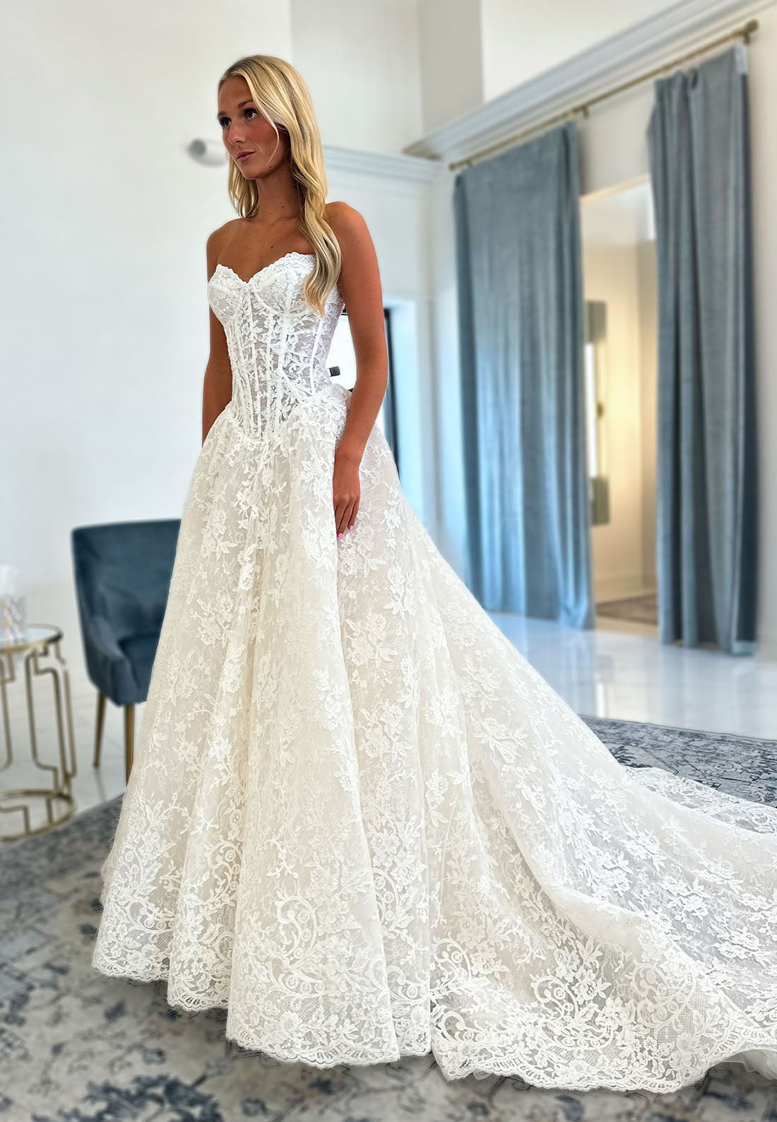 Elegant Lace Sweetheart Sleeveless A-Line Floor-Length Wedding Dress