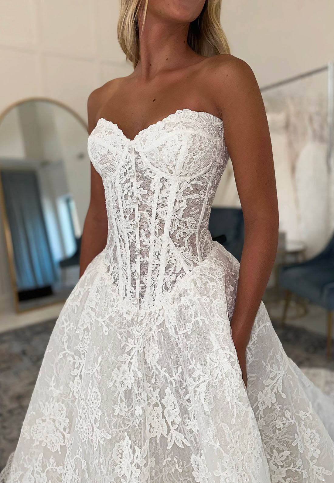 Elegant Lace Sweetheart Sleeveless A-Line Floor-Length Wedding Dress