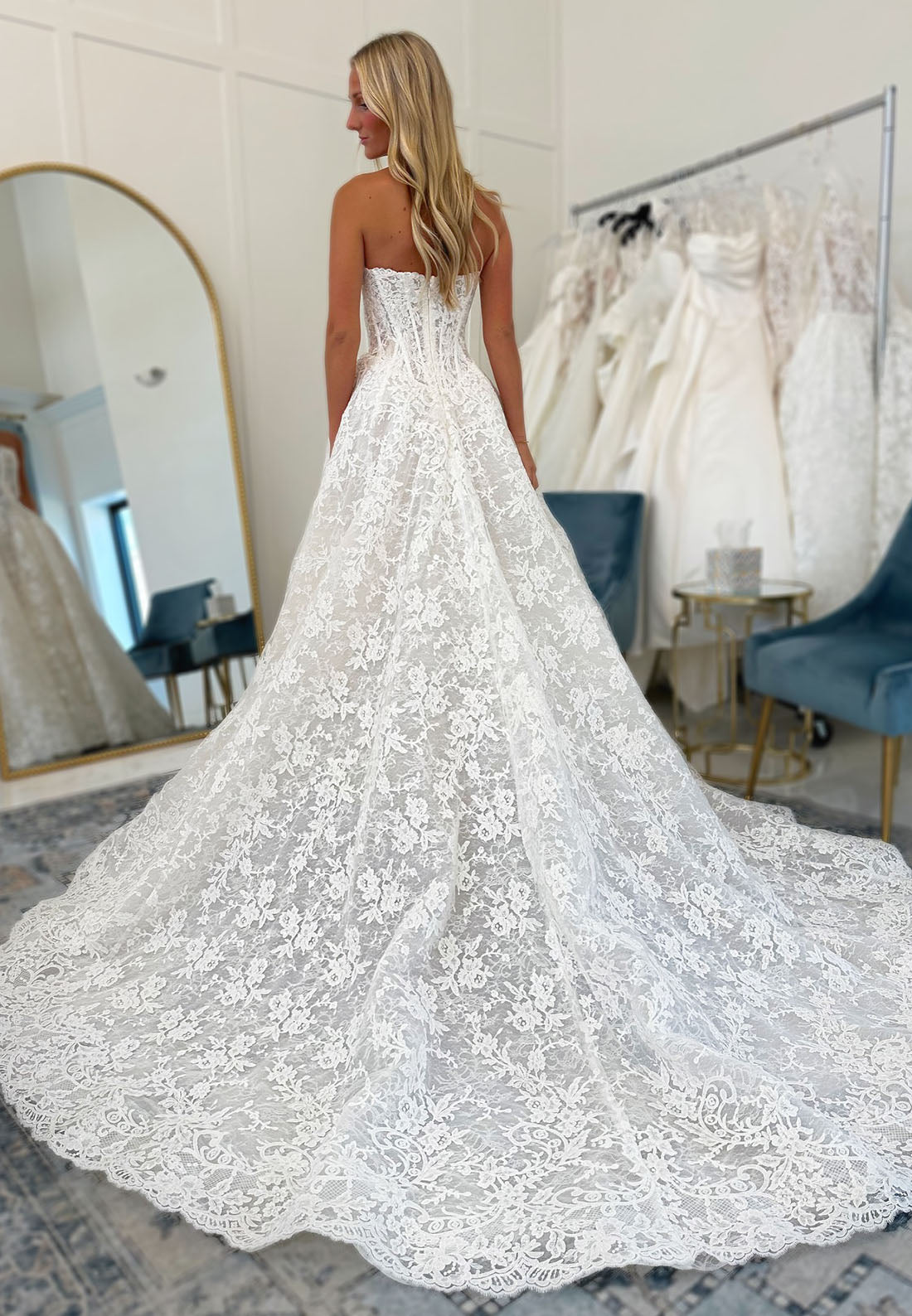 Elegant Lace Sweetheart Sleeveless A-Line Floor-Length Wedding Dress